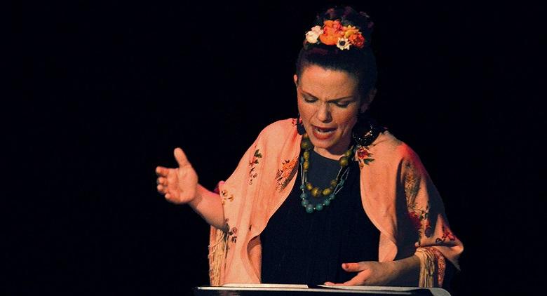 Titti NuzzoleseはナポリのTeatro Ricerca Arte MusicaでFrida Kahloを演奏する