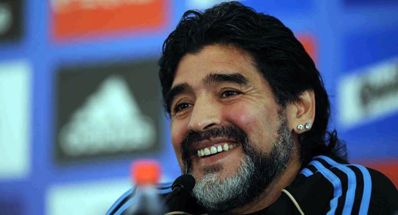 Maradona wird die Ehrenbürgerschaft von Neapel erhalten