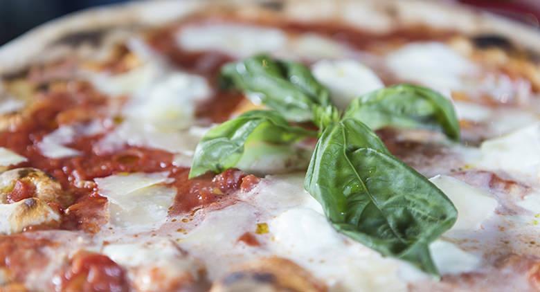 Le migliori pizzerie d'Italia per la guida Michelin 2017 sono di Napoli