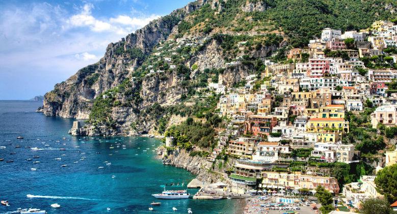 Traveling shows on the Amalfi coast