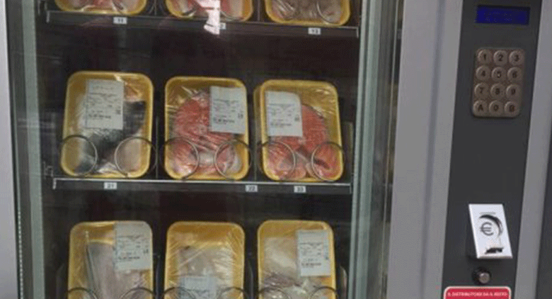 A Pozzuoli apre un distributore automatico di pesce fresco