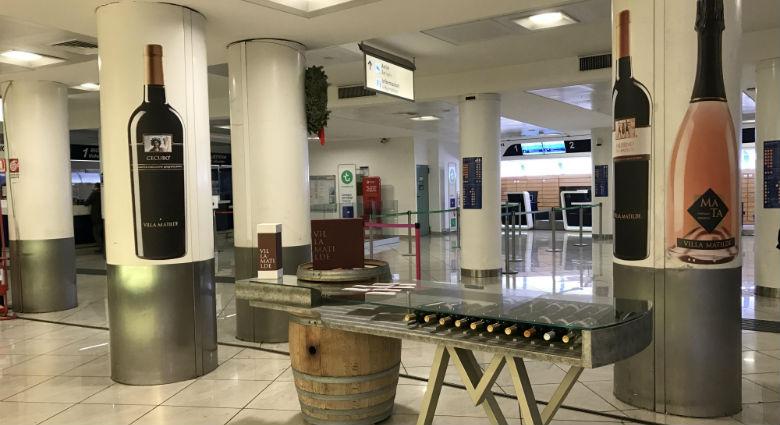 Wine & flight at Capodichino airport in Naples