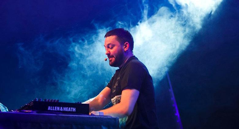 Fritz Kalkbrenner à la plage de Blu Bay à Pozzuoli