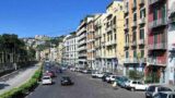 Устройство дорожного движения на Ривьере-ди-Кьяйя в Неаполе для визита Карла и Камиллы Английских.