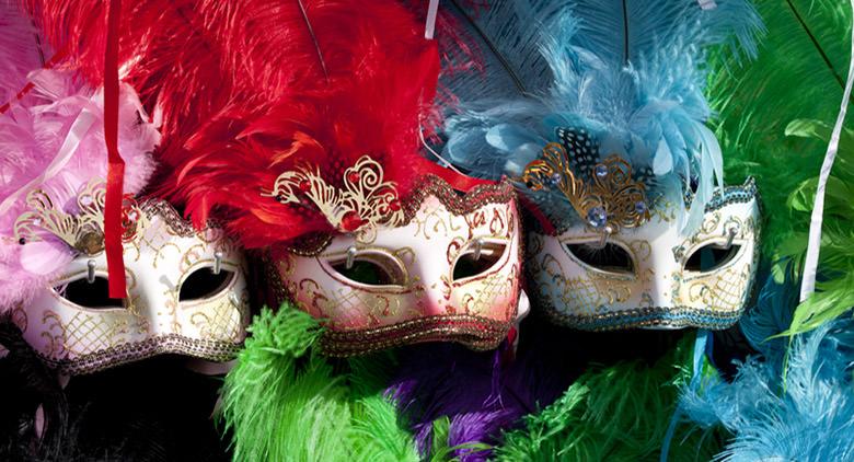 For the 2017 Carnival the parades of floats in Naples and Campania