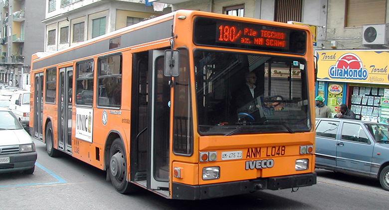 Interrupções de ônibus da ANM em Nápoles, 13 de março de 2017