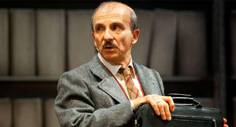 O Pomo della discordi de Carlo Buccirosso no Teatro Diana em Nápoles