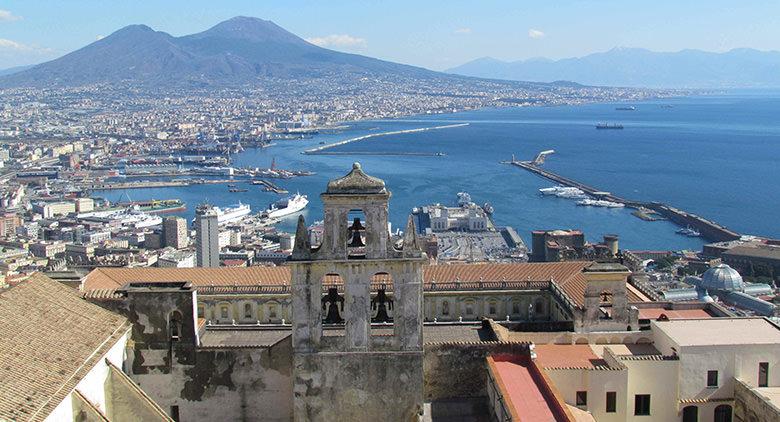 ナポリとカンパーニアの国立風景の日の最高の景色