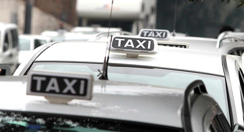 Naples taxi strike 23 March 2017