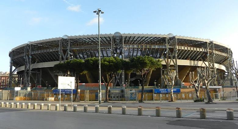 Verkehrsgerät für das Spiel Napoli-Real Madrid