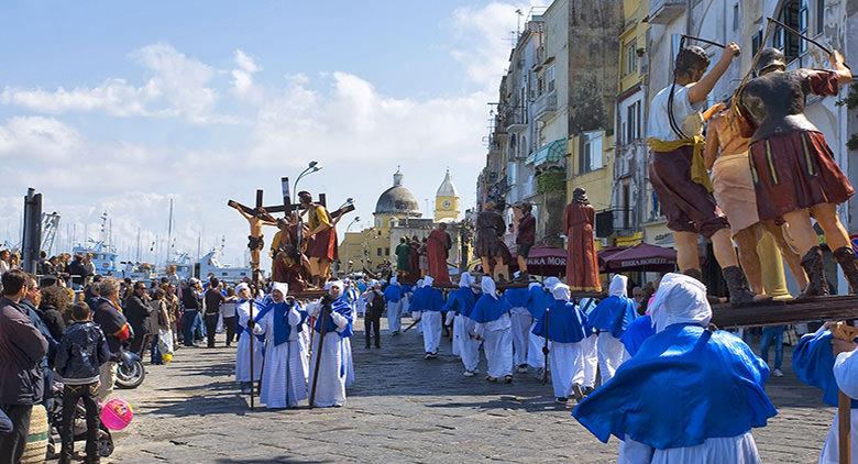 复活节和复活节2017在Procida与耶稣受难节游行