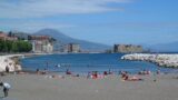 Estate 2017 a Napoli, arrivano bagni e docce nelle spiagge pubbliche