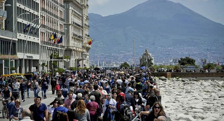 Turisti a Napoli a Pasqua e Pasquetta 2017