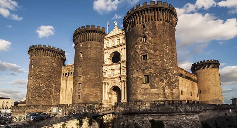 Per Pasqua e Pasquetta 2017, apertura gratuita di Maschio Angioino e chiese