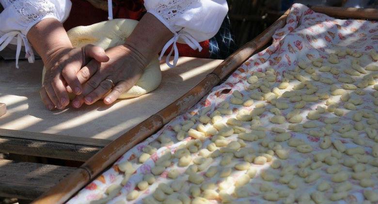 Licola di Pozzuoliで古代居酒屋の祭典