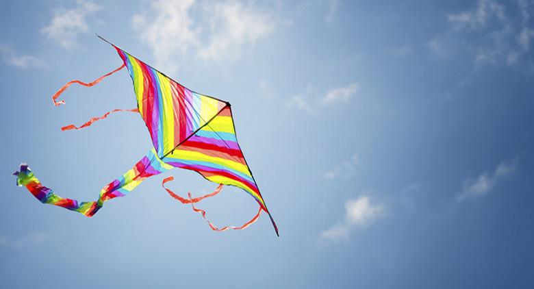 Construction of kites at the Rotonda Diaz in Naples