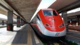 2017 年夏天从那不勒斯到奇伦托的 Frecciarossa 乘坐高速列车