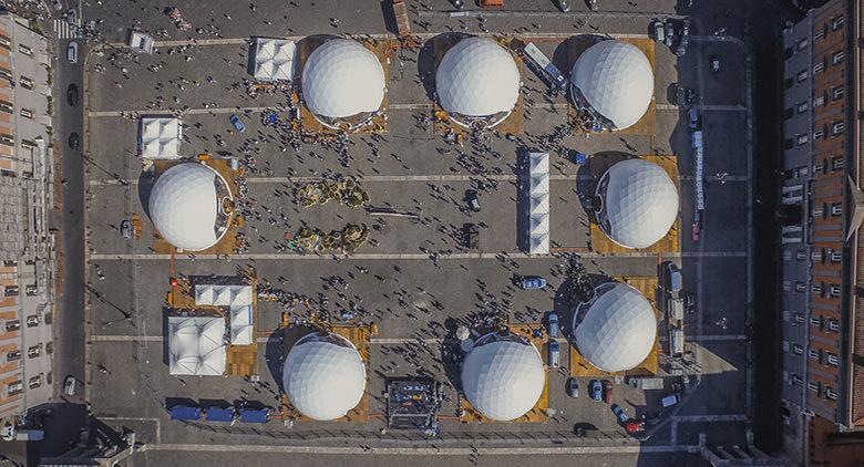 In Piazza Plebiscito, in Naples, Futuro Remoto 2017 arrives