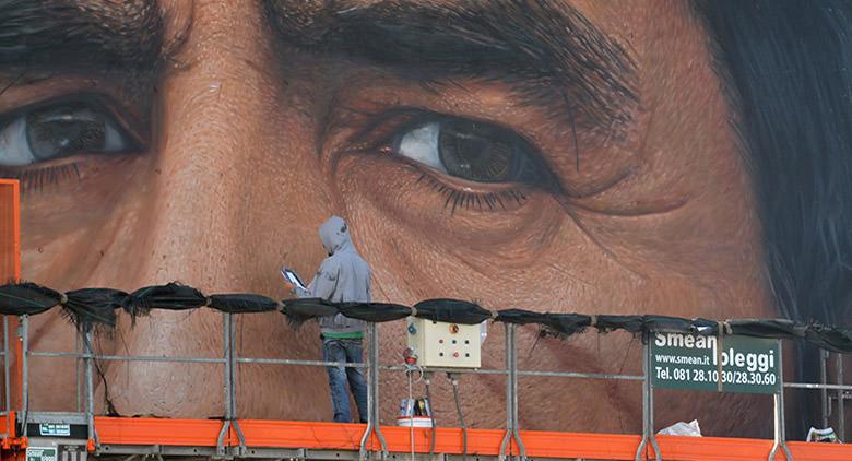 Etapas de la realización del mural de Maradona en San Giovanni a Teduccio