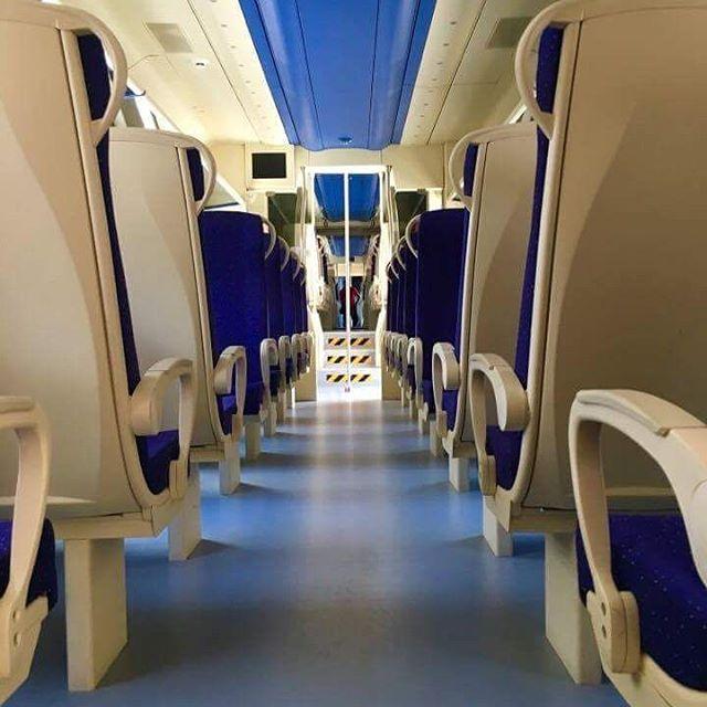 Interno del nuovo treno della Cumana