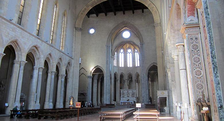 Na igreja de San Lorenzo Maggiore em Nápoles a relíquia de San Giovanni II