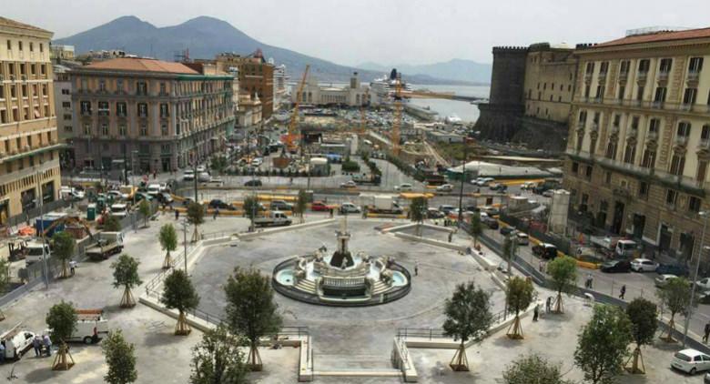 In Naples, fashion and design arrive at Piazza Municipio