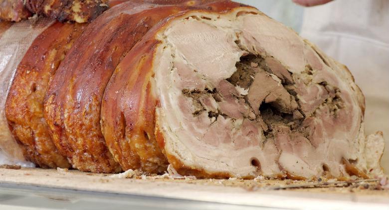 位于卡塞塔Recale的Porchetta，香肠和2017当地葡萄酒节