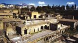 Herculaneumの掘削、3つのDomusと郊外の浴場の再開