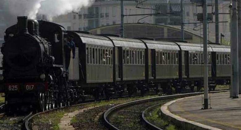 Treno d'epoca ArcheoTreno da Napoli al Cilento