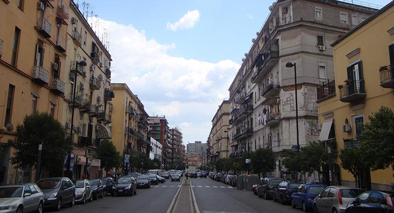 Piazza Poderico reabre en Nápoles