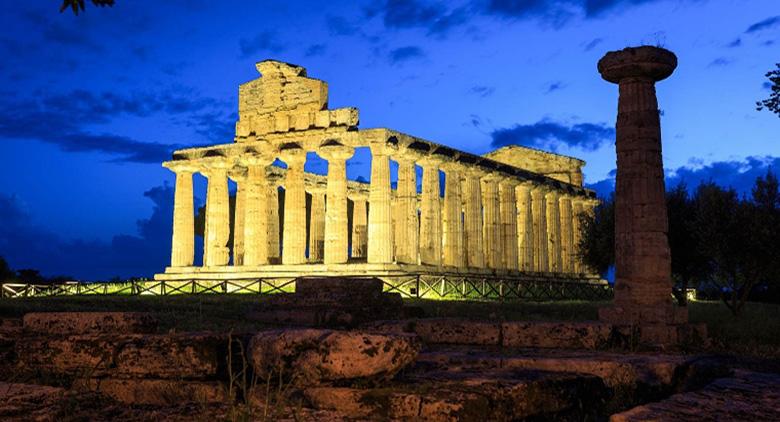 Tempio di Paestum di sera, visite serali agli scavi per Campania by Night 2017