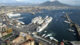 Открытый порт в Неаполе, бесплатные паромные туры и концерт в Сан-Карло
