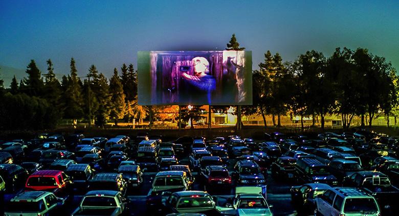 Conduire en plein air, dans le cinéma Pozzuoli de la voiture d'été 2017