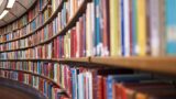 Der Funke in Neapel wird wiedereröffnet: die große dreistöckige Buchhandlung auf der Piazza Bovio
