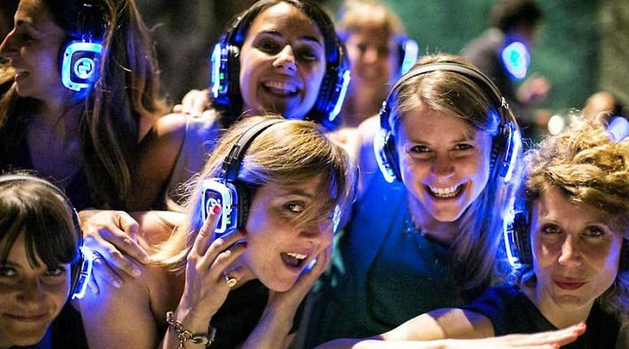 Stille Party, weiße Nacht der Verkäufe im Azzurro Shopping Center