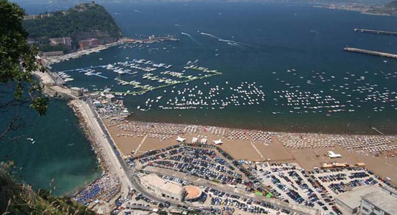 Litorale di Bagnoli, der öffentliche Strand öffnet wieder