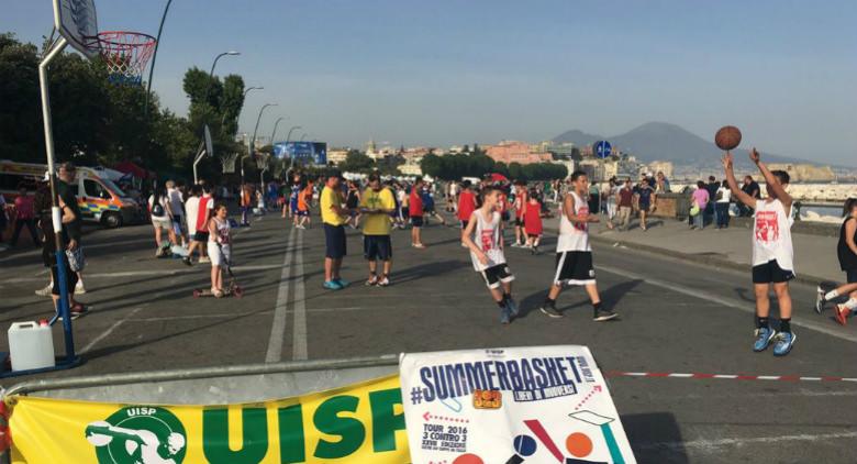 partido de baloncesto summerbasket en nápoles