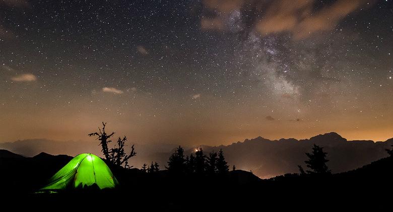 Tent under the stars, observation of the sky in the forest of Capua