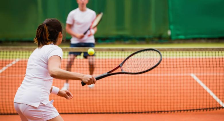 Partita di tennis allo Smash Village di Napoli