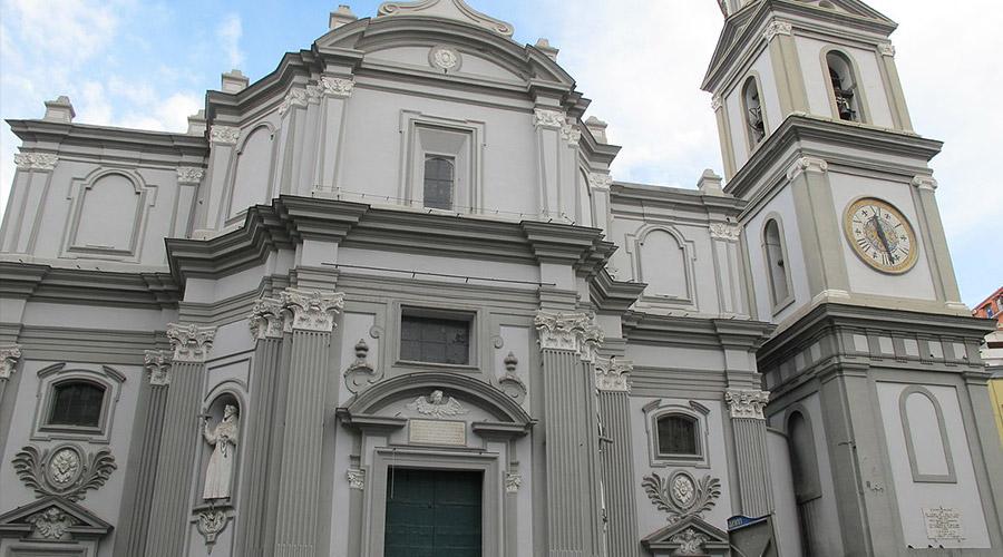 Iglesia de Santa Maria della Sanità en Nápoles, Palazzo Cinema