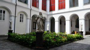 Klassischer zeitgenössischer 2017 in San Domenico Maggiore in Neapel mit Leistungen im Kloster