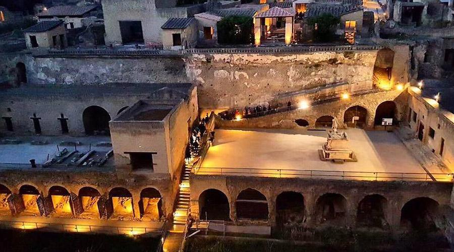 Ausgrabungen von Herculaneum öffnen nachts bei 2 Euro