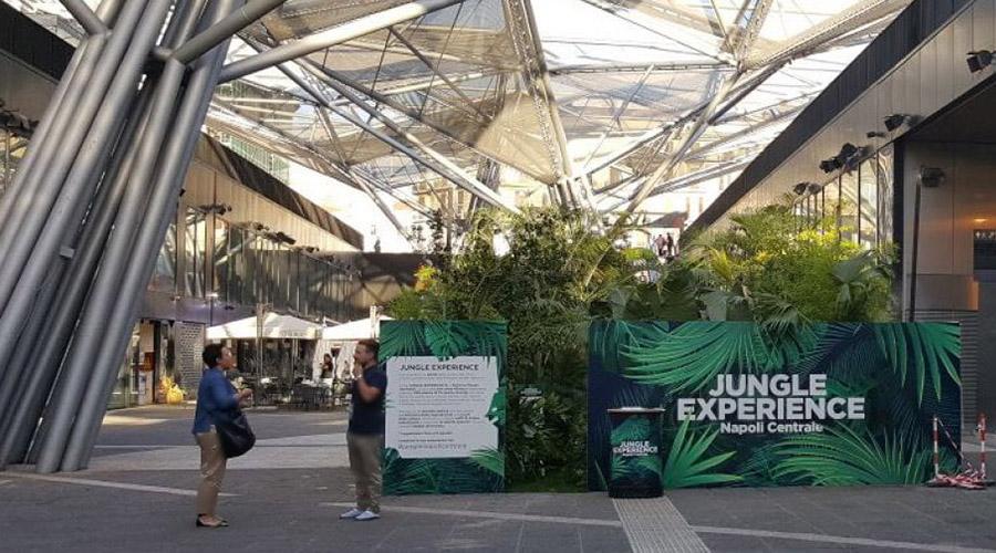 Allestimento della Jungle Experience alla Stazione Centrale di Napoli
