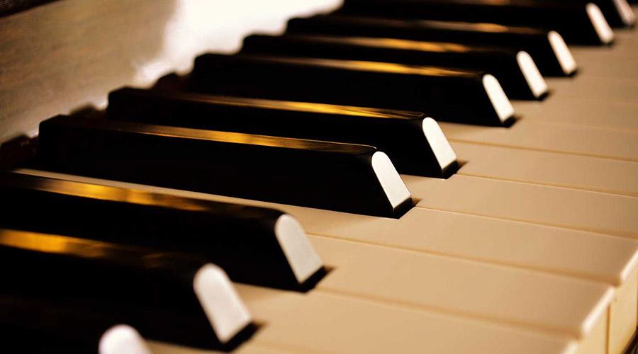 Musica al pianoforte al Museo di Pietrarsa con degustazioni di vino