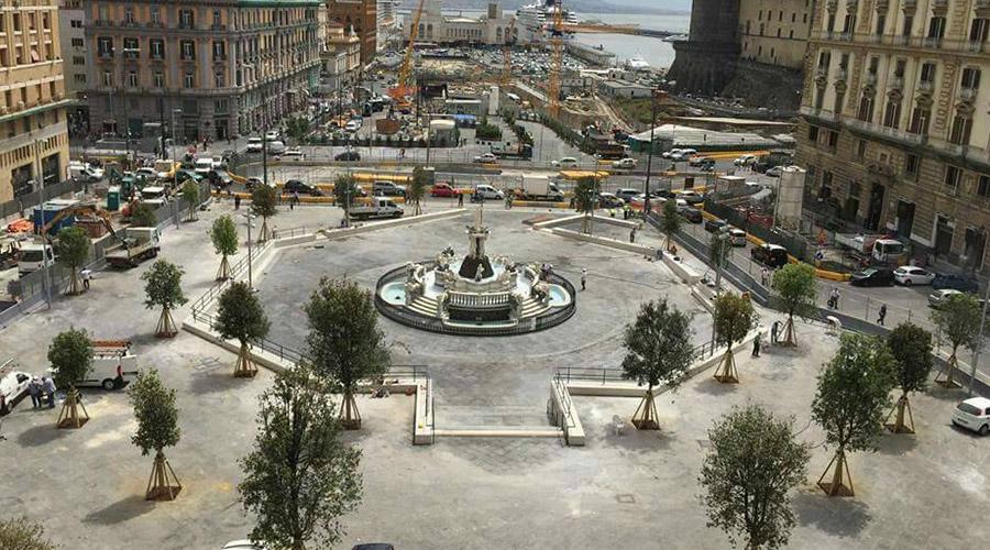 Piazza Municipio Naples, San Giacomo metro line 1 exit open