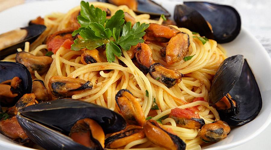 Spaghetti con le cozze per la Festa della cozza a Pozzuoli