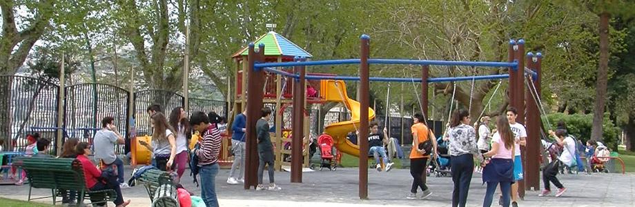 Вилла Comunale Неаполя с аттракционами для детей Игры для детей на вилле Comunale в Неаполе
