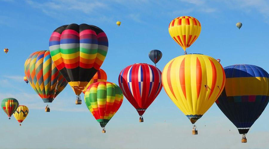 Hot air balloon festival in Paestum