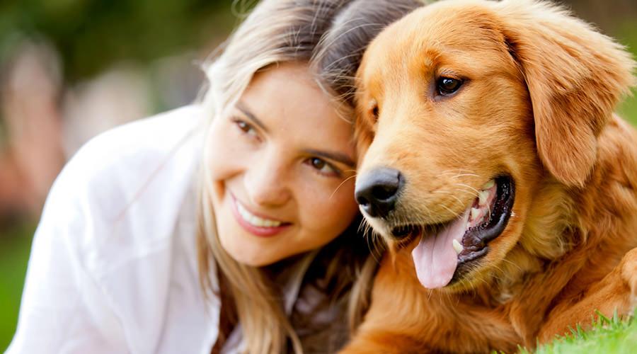 Fille avec chien