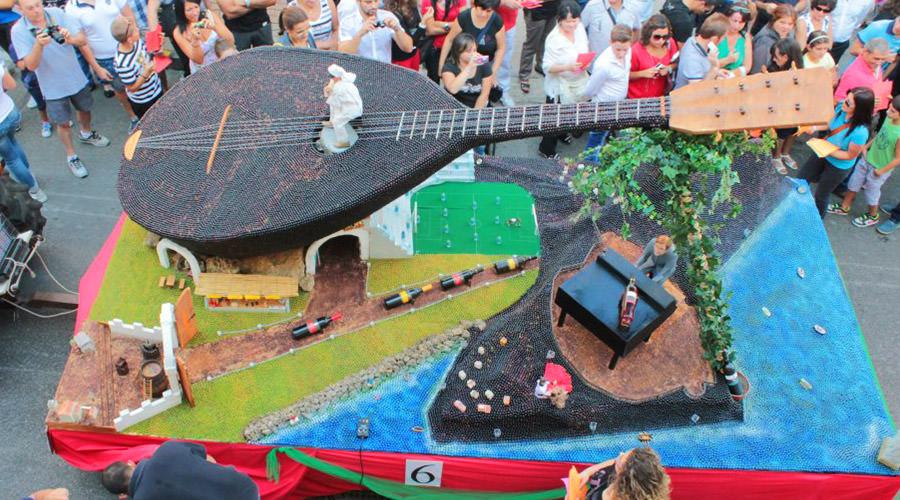 Allegorical float at the Grape Festival in Solopaca